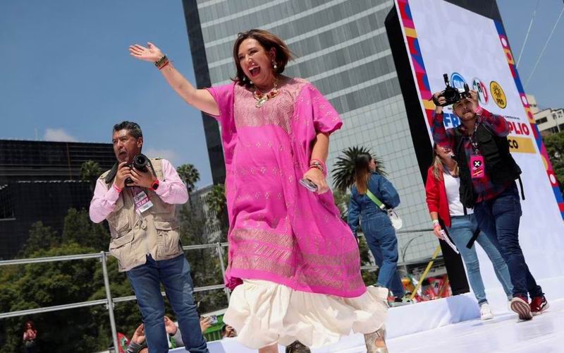 大男子主义的墨西哥，为首位女总统搭台