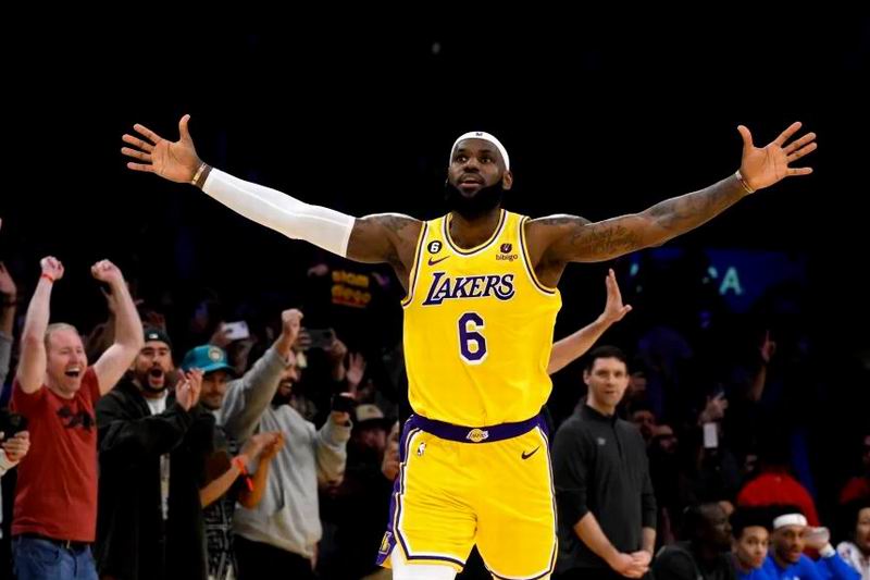 詹姆斯打破贾巴尔的NBA历史得分纪录